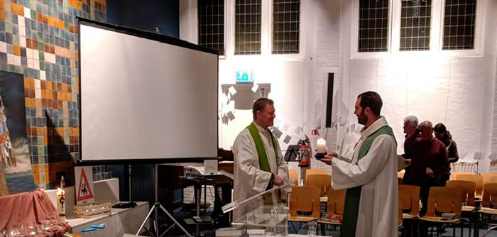 Hollanda'da sığınmacı ailenin geri gönderilmemesi için durmaksızın ayin